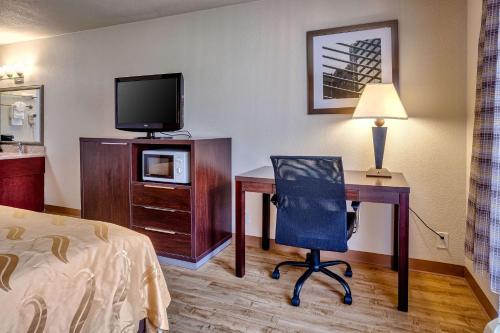 Quality Inn near Six Flags Discovery Kingdom-Napa Valley - image 5