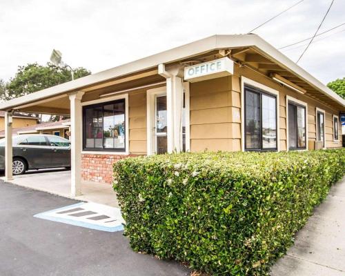 A szálláshely kívülről, Rodeway Inn Monterey Near Fairgrounds in Monterey (Kalifornia)