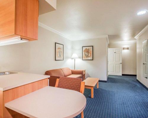Comfort Inn & Suites Salinas - image 9