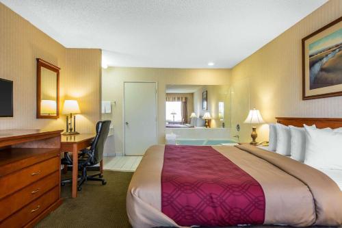 Econo Lodge Inn & Suites Riverside - Corona