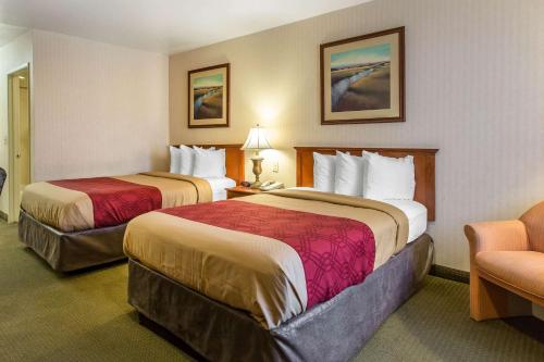 Econo Lodge Inn & Suites Riverside - Corona