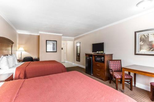 Standard Queen Room with Two Queen Beds - Non-Smoking