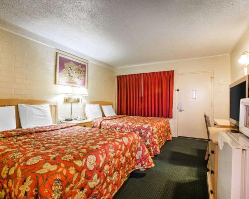 3 double beds