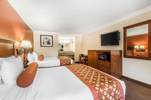 Rodeway Inn & Suites Canyon Lake-Menifee West