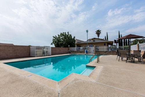 Swimming pool, Rodeway Inn Beaumont 1-10 in Beaumont (CA)