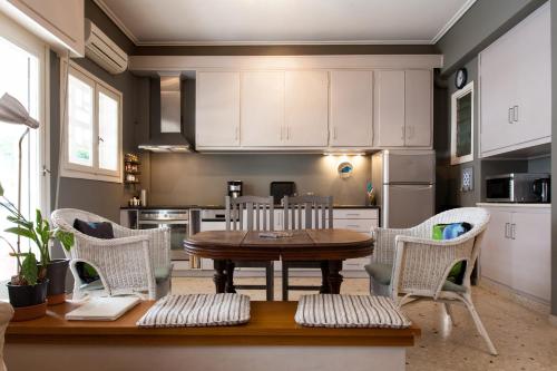 2 Bedroom Artist's Apartment - So Athens, Atény (fotografie 10)