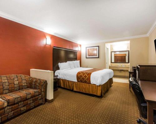 Rodeway Inn & Suites Corona in Corona, USA