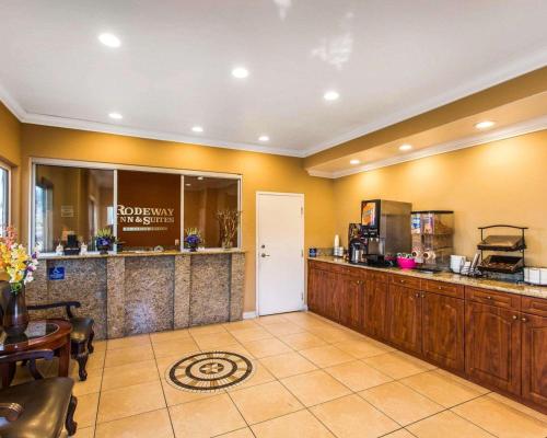 Rodeway Inn & Suites Corona in Corona, USA