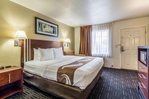 Standard King Room - Non-Smoking - Disability Access