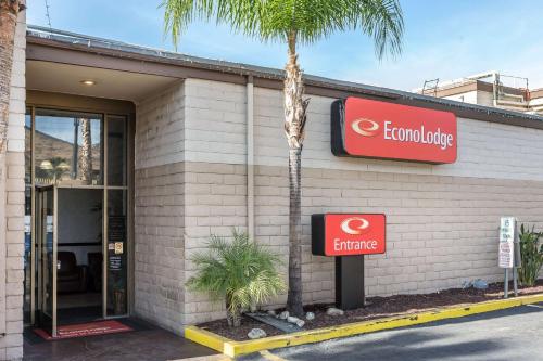 Econo Lodge Lake Elsinore Casino - Accommodation - Lake Elsinore