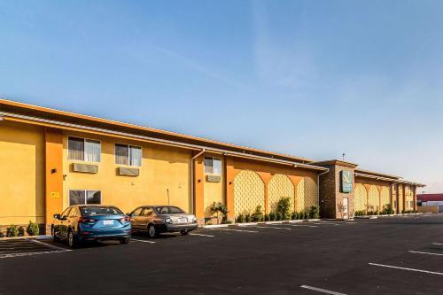 Quality Inn & Suites near Downtown Bakersfield