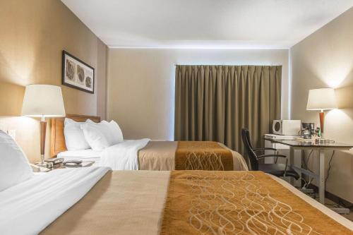 Comfort Inn Kapuskasing Room Type - Standard Queen Room with Two Queen Beds- Non-Smoking