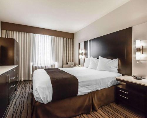 Quality Hotel Airport - South Set in a prime location of Richmond (BC), Quality Hotel Airport - South puts everything the city has to offer just outside your doorstep. The property features a wide range of facilities to make your 