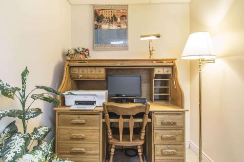 Facilities, Econo Lodge  Inn & Suites in Saint John (NB)