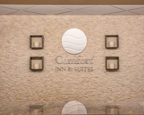 Comfort Inn & Suites University