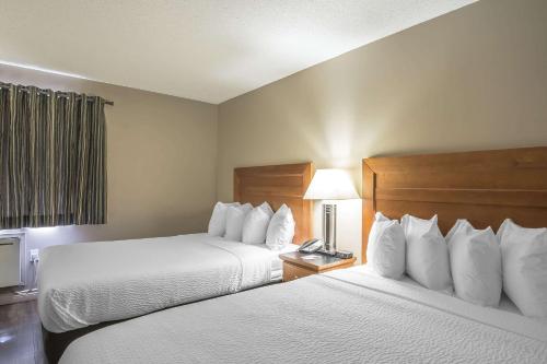 Queen Room with Two Queen Beds - Non Smoking