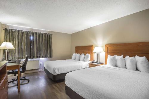 Queen Room with Two Queen Beds - Non Smoking room in Quality Inn West Edmonton