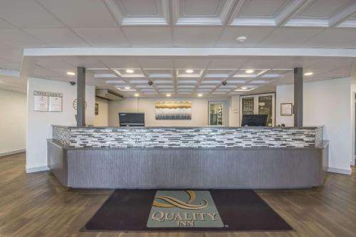 Quality Inn West Edmonton - image 2