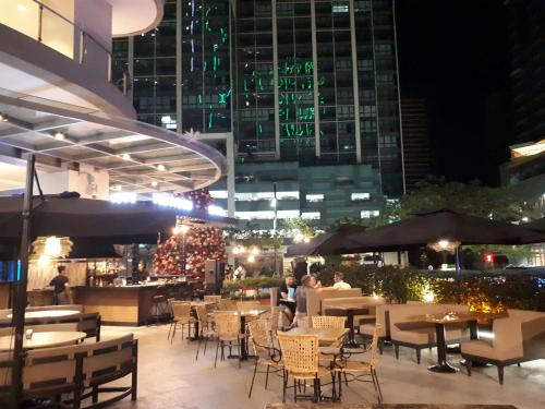 One Uptown Fort Bonifacio Manila near Grand Hyatt Hotel