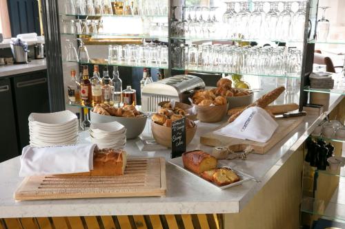 Continental Hotel - image 12