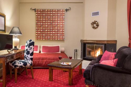 Country Club Hotel & Suites in Mikro Chorio