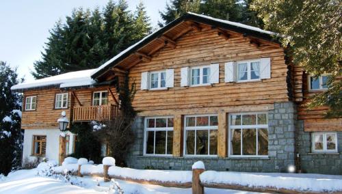 숙소 외관, Hotel Angostura in 푸에르토 안고스투라