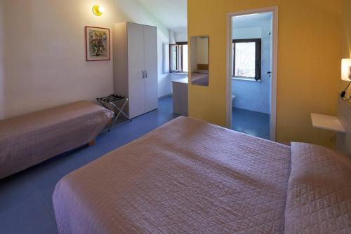 Double Room with Double Bed and Single Bed( 3 adults)
