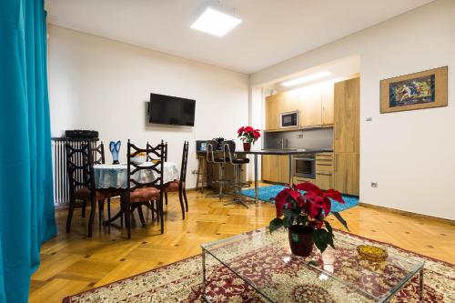 3 bedrooms apartment under Acropolis