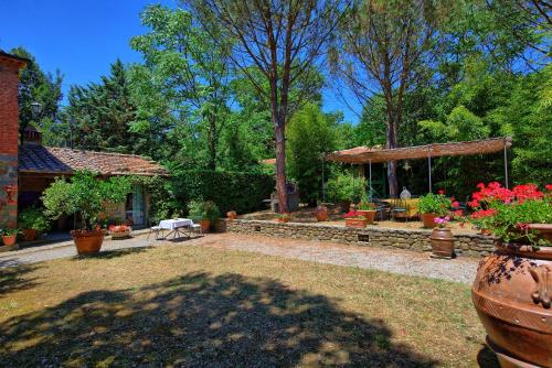 Kert, Villa Elisa by PosarelliVillas in Le Contesse