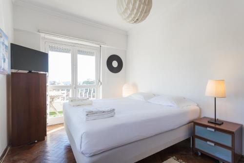  Feels Like Home Restelo Bright Apartment with Balcony in Lissabon