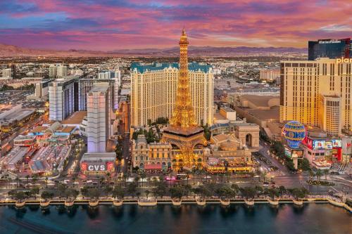 Best Hotels And Resorts With A View Of Bellagio Fountains In