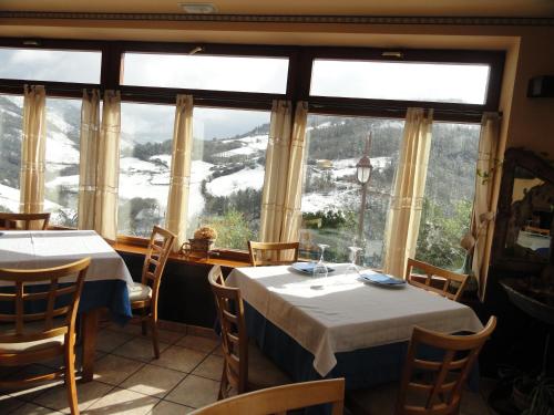 Restaurant, Hotel Restaurante Casa Petronila in Taramundi