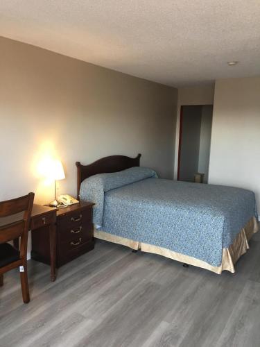 Red Deer Inn & Suites