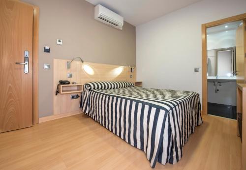Hotel Puerta de la Santa - image 3