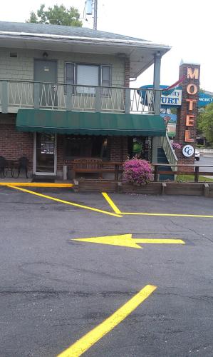 Community Court Motel - image 8