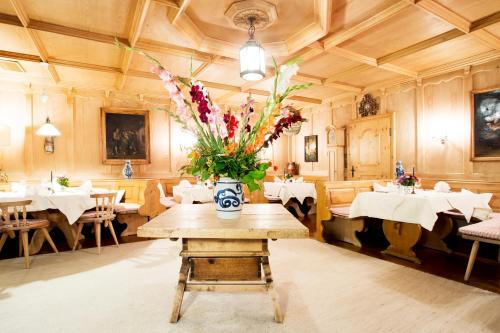 餐廳, Hotel Ziegleder in 羅塔-埃格爾恩