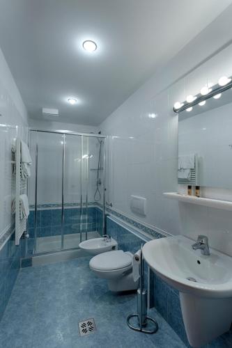 Quadruple Room image 10