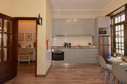 Azulejos Duplex Apartment - Porto Downtown, Porto (photo 8)