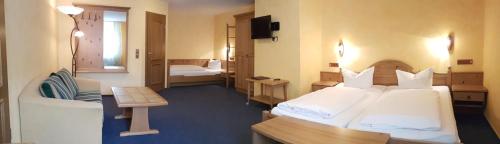 1 king bed, 1 twin bed, 1 sofa bed