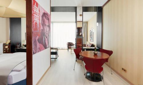 Living Hotel Kanzler - image 3