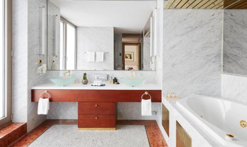 Living Hotel Kanzler - image 8