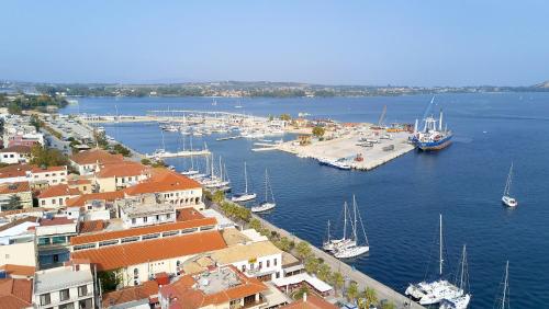 Dioni Boutique Hotel - image 9
