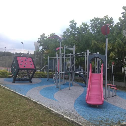 Garden, Fun Villa 4+1Rm 12-22px Wifi/BBQ/Netflix/SteamBoat in Desaru