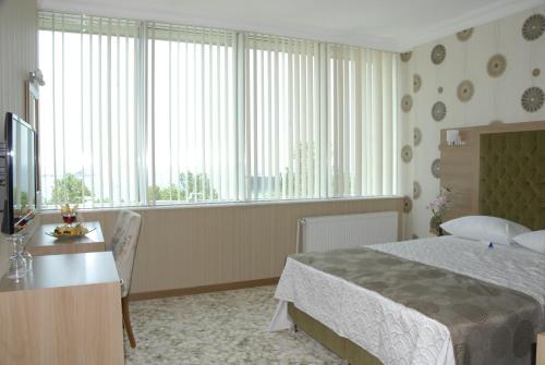 Lounge Hotel - image 3