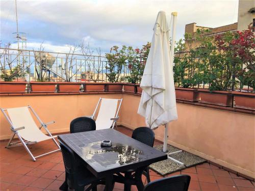 Balcony/terrace, Case Vacanze " Il Duomo" Napoli in Historical Center