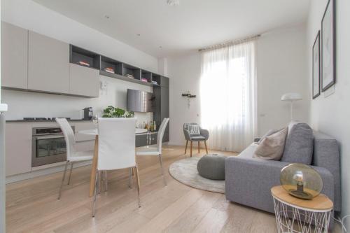 Luxury and spacious apartment (Bocconi) - image 5