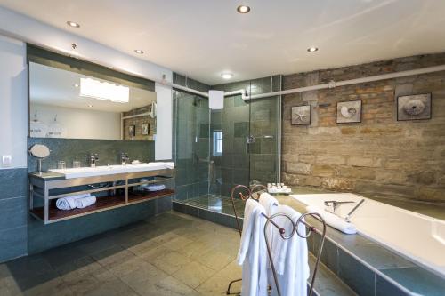 170636442 Hotel le Priori