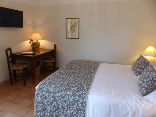 Charembeau Hotel ***