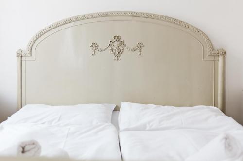 Stylish New Town Apartments - image 7