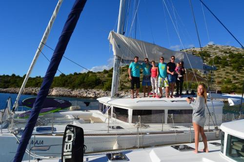 Luxury Catamaran Lagoon 42, AC & GN, Split (photo 9)